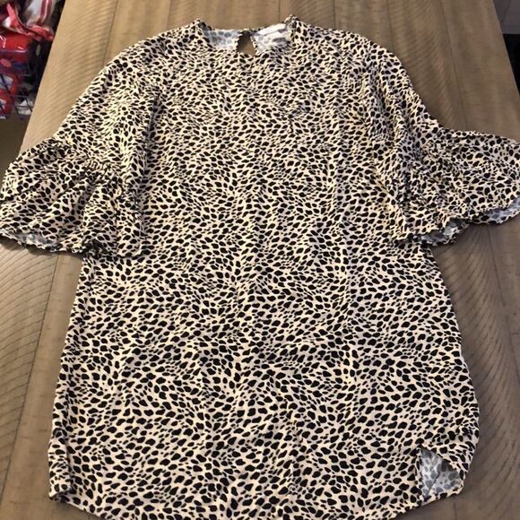 Leopard print shift dress with flutter sleeves 4 - Picture 11 of 14